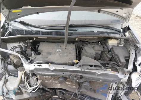 2015 Toyota Sienna Le 8 Passenger z USA, uszkodzony, nr VIN 5TDKK3DC7FS590227